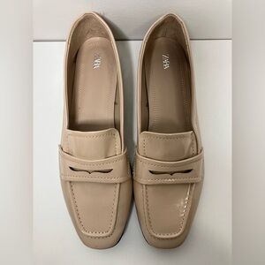 Like New Zara Women's Beige Loafers